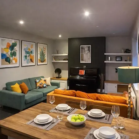 Haywra Lt By Furnished - Location - Rare Free Parking - Family Relocation - Business דירה