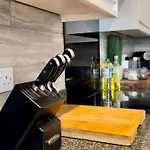 アパート Haywra Lt By Furnished - Location - Rare Free Parking - Family Relocation - Business