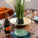 Haywra Lt By Furnished - Location - Rare Free Parking - Family Relocation - Business アパート *