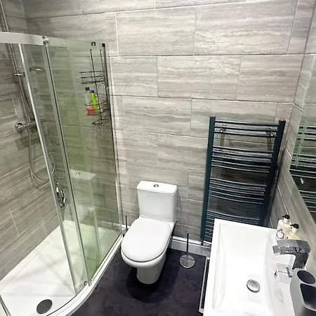 Haywra Lt By Furnished - Location - Rare Free Parking - Family Relocation - Business Διαμέρισμα *