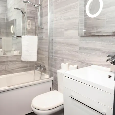 Haywra Lt By Furnished - Location - Rare Free Parking - Family Relocation - Business Apartmán *
