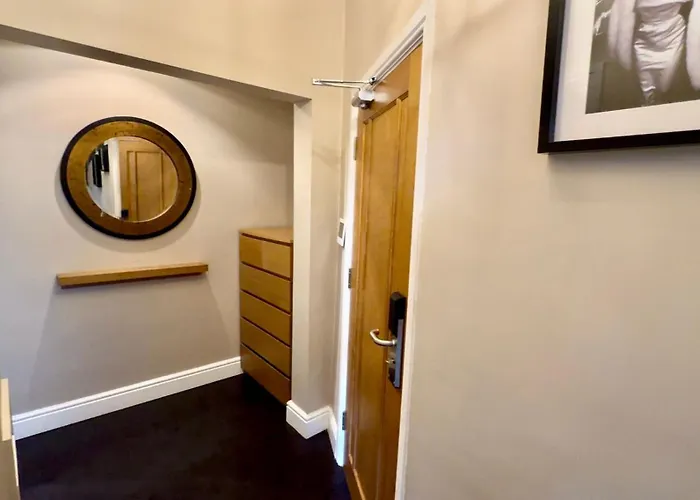 Appartement Haywra Lt By Furnished - Location - Rare Free Parking - Family Relocation - Business *