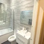 Haywra Lt By Furnished - Location - Rare Free Parking - Family Relocation - Business 아파트 *