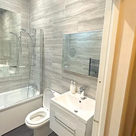 Haywra Lt By Furnished - Location - Rare Free Parking - Family Relocation - Business Apartment *